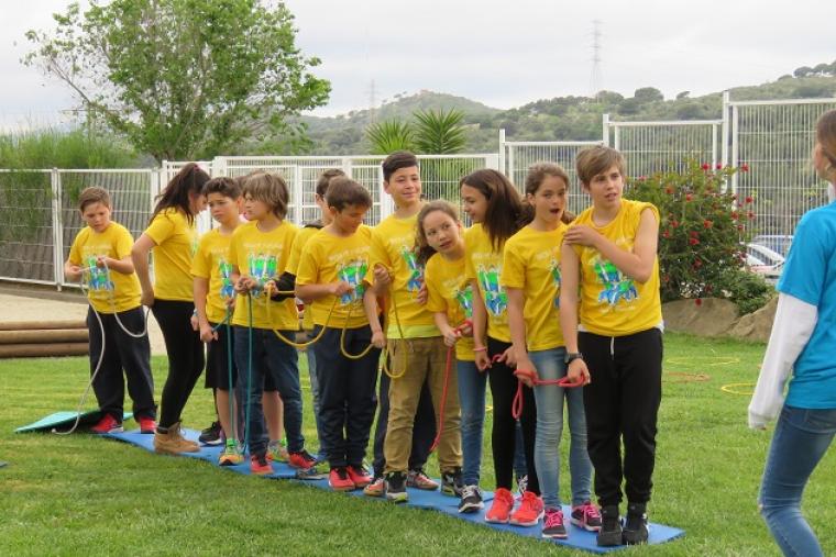actividad física inclusiva “¡Muévete... y Verás!”, las jornadas de educación física organizadas por el Institut Guttmann que tienen como objetivo la práctica de actividad física inclusiva en el entorno de la escuela ordinaria