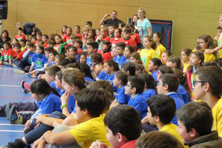 actividad física inclusiva “¡Muévete... y Verás!”, las jornadas de educación física organizadas por el Institut Guttmann que tienen como objetivo la práctica de actividad física inclusiva en el entorno de la escuela ordinaria