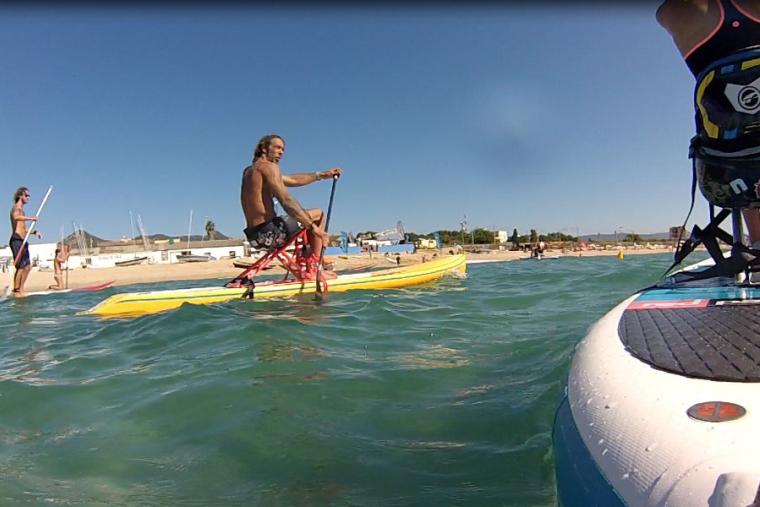 Actividad de paddle surf adaptado en Cabrera de Mar