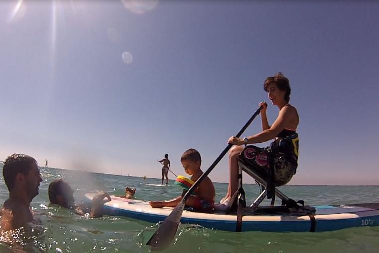 Actividad de paddle surf adaptado en Cabrera de Mar