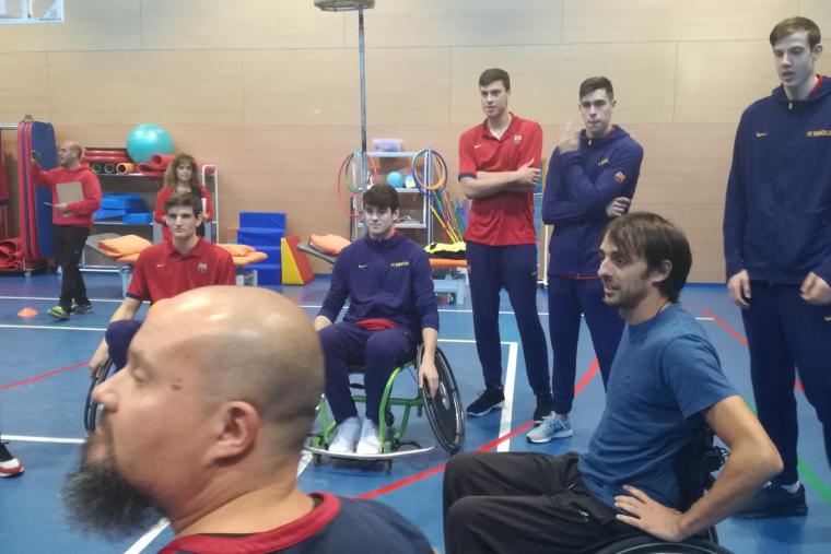 El Barça B de baloncesto visita el Institut Guttmann