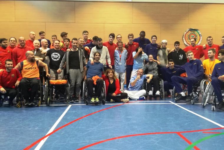 El Barça B de baloncesto visita el Institut Guttmann