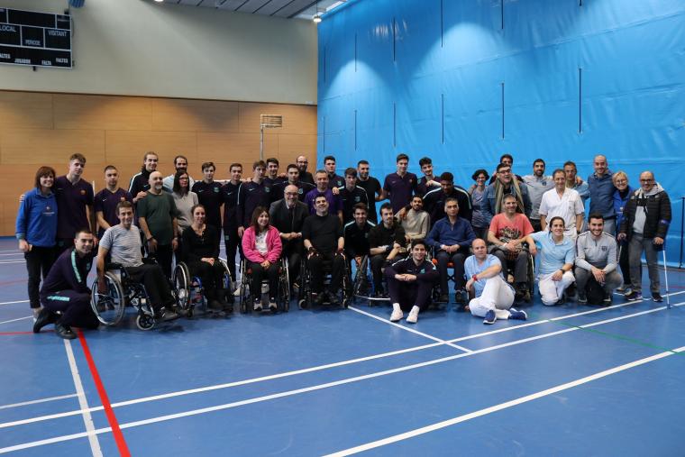 Equipos del Barça visitan el Institut Guttmann dentro del programa Masía Solidaria