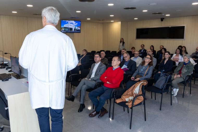 Un grupo italiano de especialistas en urología visita el hospital