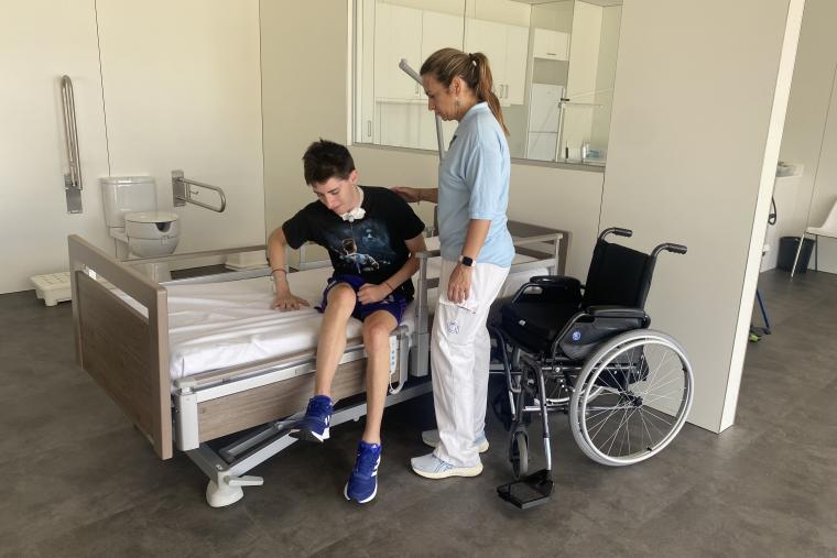 La empresa Armisen se une a Institut Guttmann con la donación de una cama de última generación