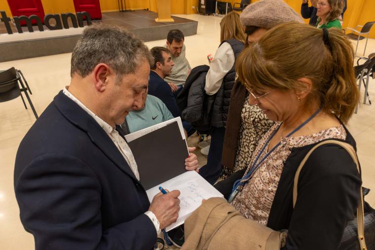 L’Institut Guttmann reuneix més de 350 persones en una emotiva presentació del llibre sobre la seva història esportiva al llarg de 60 anys