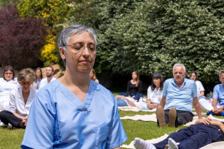 Conferència i meditació als jardins de l'Institut Guttmann