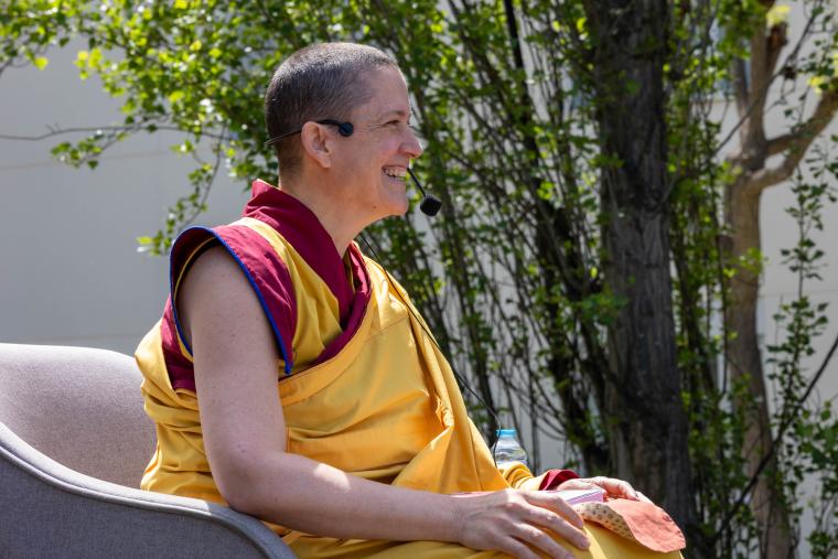 Conferència i meditació als jardins de l'Institut Guttmann