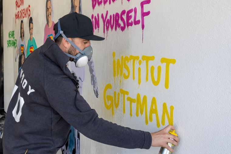 The playground belongs to everyone! TVBoy and more than 100 children paint inclusion in a very special edition of 'Mou-te i Veuràs'