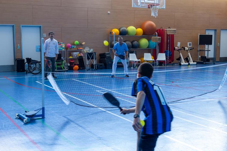 El chef Pepe Rodríguez de Masterchef visita el Institut Guttmann y prepara un menú degustación en el marco del 60 aniversario