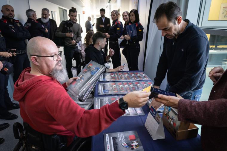 Presentación del Calendario Solidario 2026 de los Mossos d'Esquadra en beneficio del Institut Guttmann