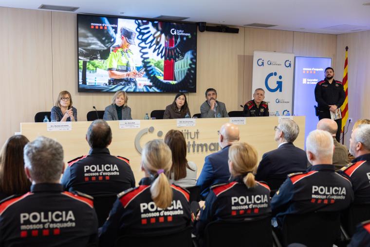 Presentación del Calendario Solidario 2026 de los Mossos d'Esquadra en beneficio del Institut Guttmann