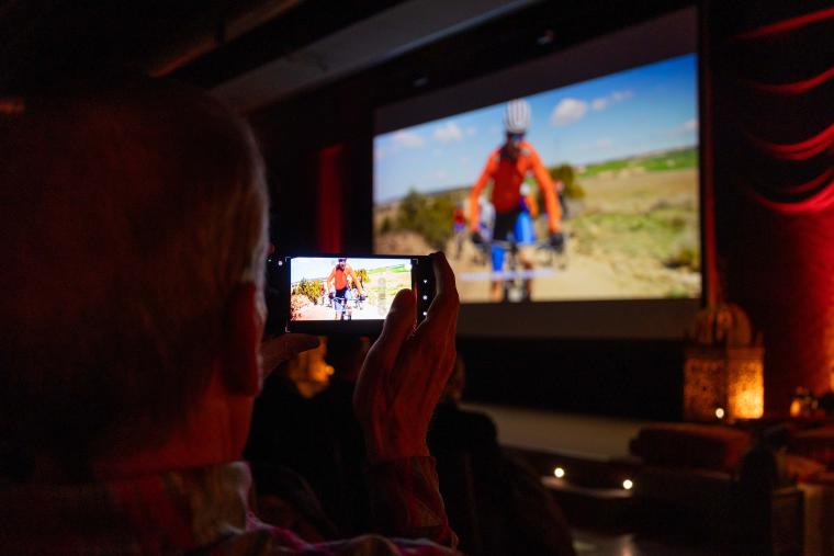 Una nit per recordar: Guttmann emociona amb l’estrena del documental “Titans, la historia d’un no” davant de 500 persones.