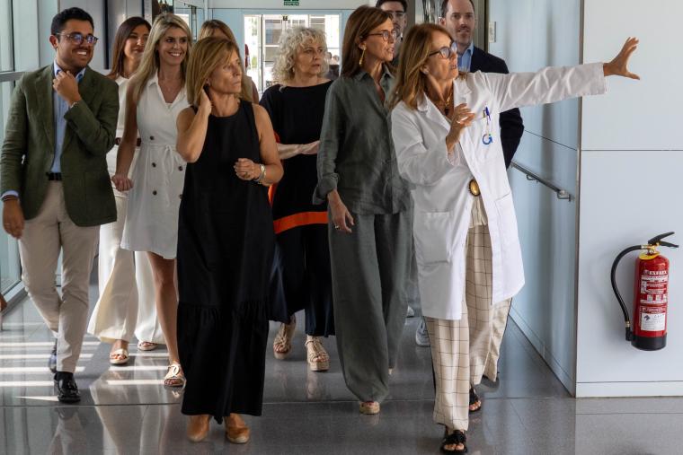 Carmen Fúnez i una delegació del Partit Popular visiten el Guttmann Hospital de Neurorehabilitació