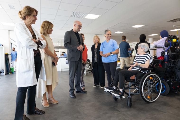 El conseller Raúl Moreno visita Guttmann Hospital de Neurorehabilitació