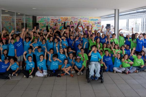 The playground belongs to everyone! TVBoy and more than 100 children paint inclusion in a very special edition of 'Mou-te i Veuràs'