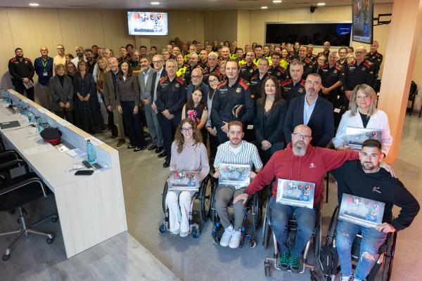 Presentación del Calendario Solidario 2026 de los Mossos d'Esquadra en beneficio del Institut Guttmann