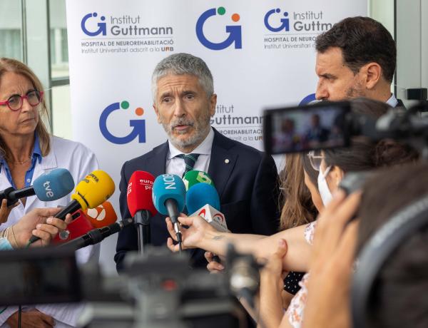 El ministro del Interior, Fernando Grande-Marlaska, visita el Institut Guttmann