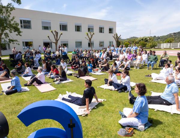 Conferència i meditació als jardins de l'Institut Guttmann