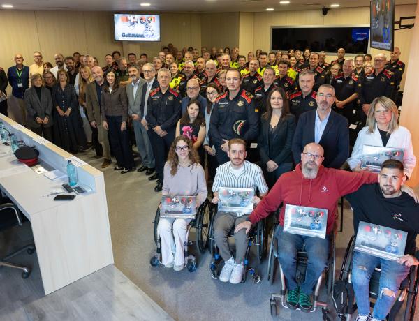 Presentación del Calendario Solidario 2026 de los Mossos d'Esquadra en beneficio del Institut Guttmann