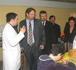 ernest_benach.jpg El Muy Hble. Sr. Ernest Benach, Presidente del Parlamento de Cataluña, firma en el Libro de Honor del Institut Guttmann