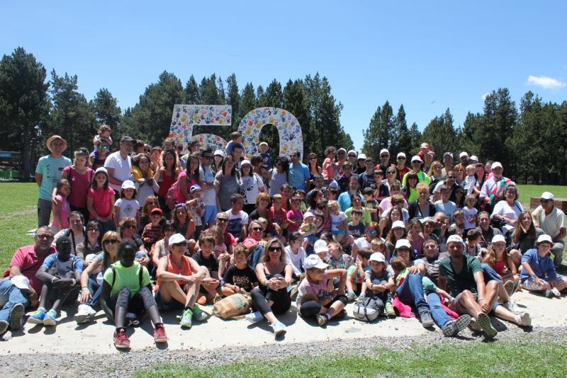 grup-baixa.jpg El Institut Guttmann organizó por su 50 aniversario una jornada familiar para los profesionales del hospital y sus familias en el Parque de Aventuras Naturlàndia, en Andorra