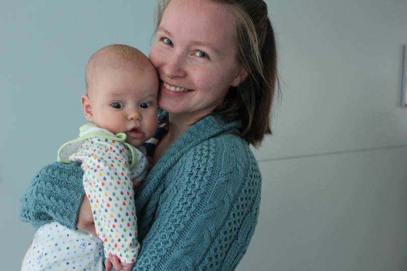 hanna4.jpg Hanna, con su bebé en brazos
