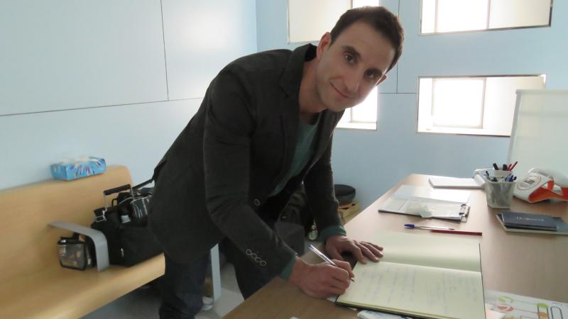 img_0117.jpg Dani Rovira en el Institut Guttmann - rodaje película 100 metros
