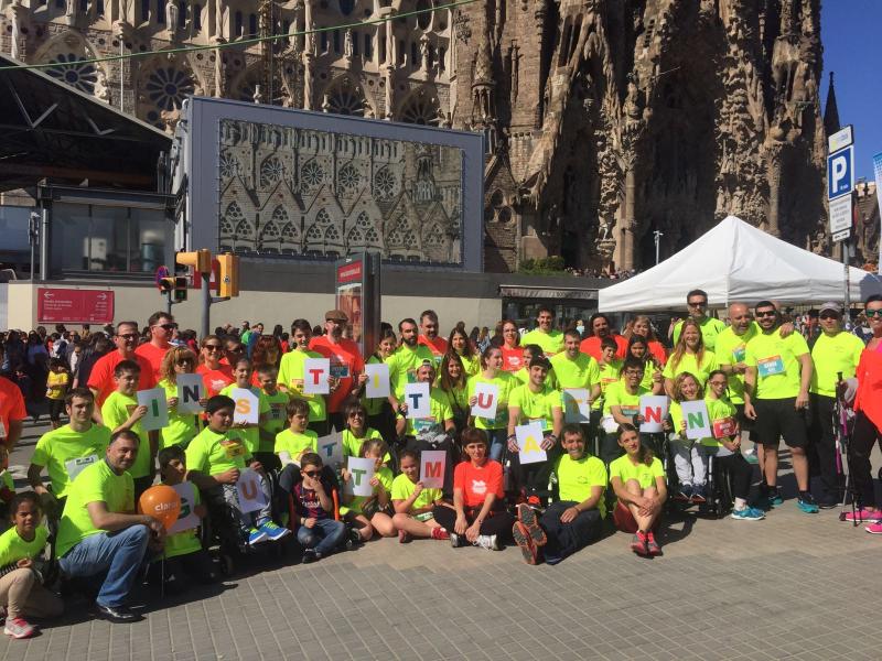 Noticias Institut Guttmann: pacientes, familiares y profesionales del Institut Guttmann participan en la carrera La Milla