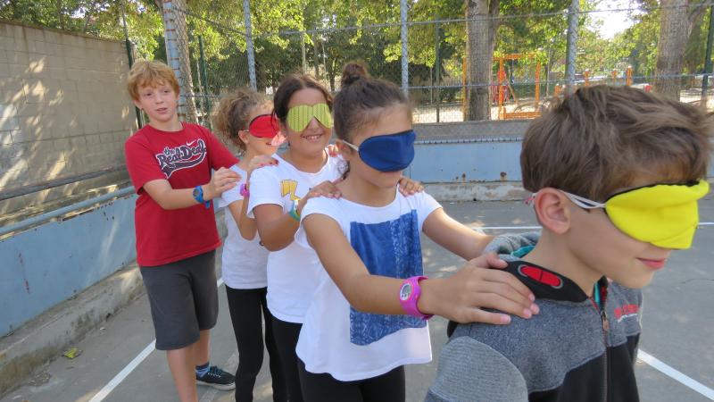 jocsdepati.jpg El Institut Guttmann promueve los juegos de patio inclusivos en el portal Dofins de Colors
