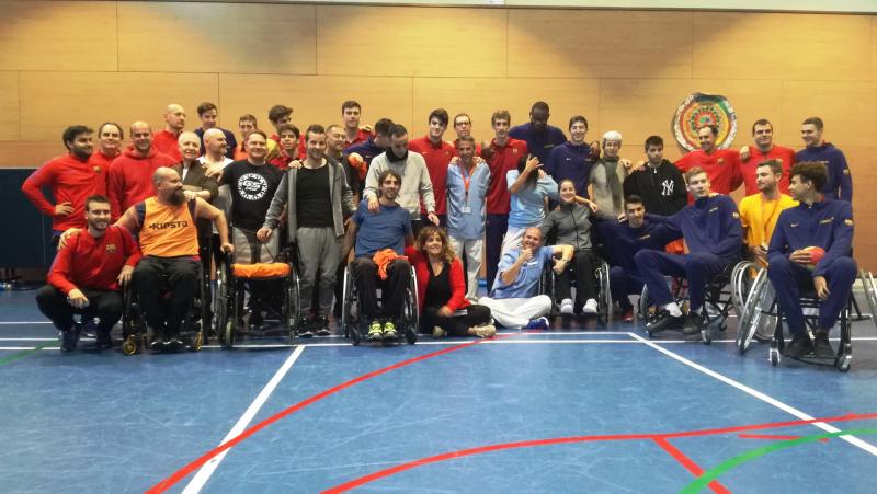  El Barça B de baloncesto visita el Institut Guttmann