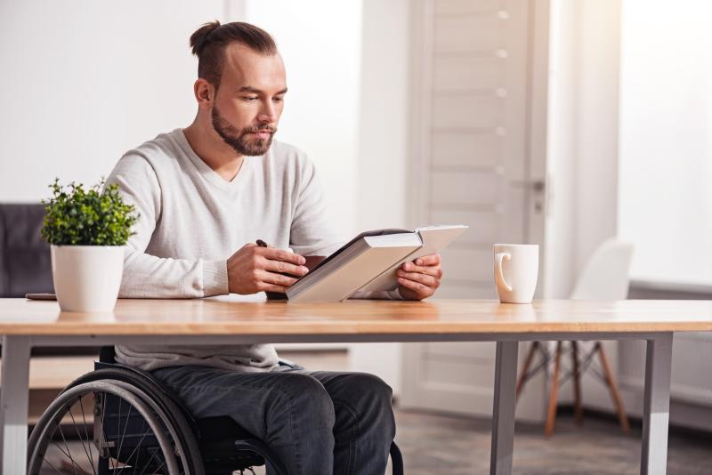 Persona con discapacidad en casa. Guía para pacientes y familias. 