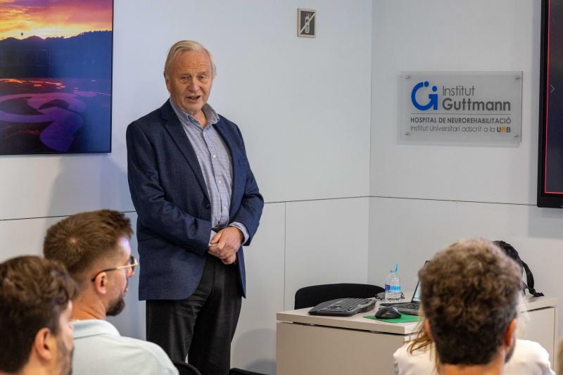 James Fawcett, president del Centre de reparación del cervell de la Universitat de Cambridge, visita l’Institut Guttmann 