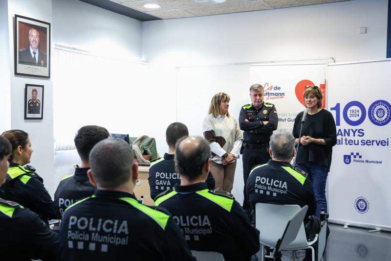 Centenari solidari: la Policia Municipal de Gavà s'uneix a El Cor de Guttmann
