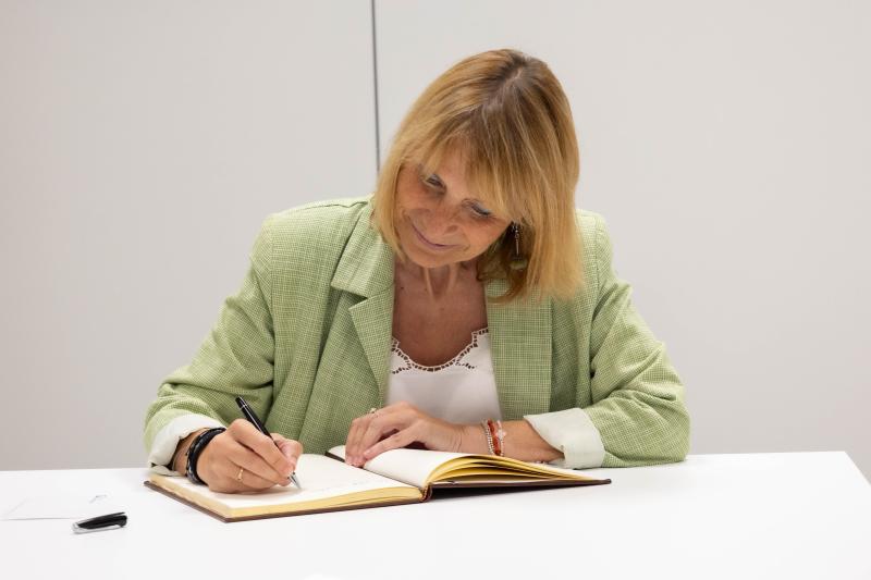 La presidenta de la Diputació de Barcelona, ​​Lluïsa Moret, visita el Institut Guttmann